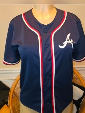 Never Worn. Kids Atlanta Braves Button Up Baseball Jersey. Size Large 10/12